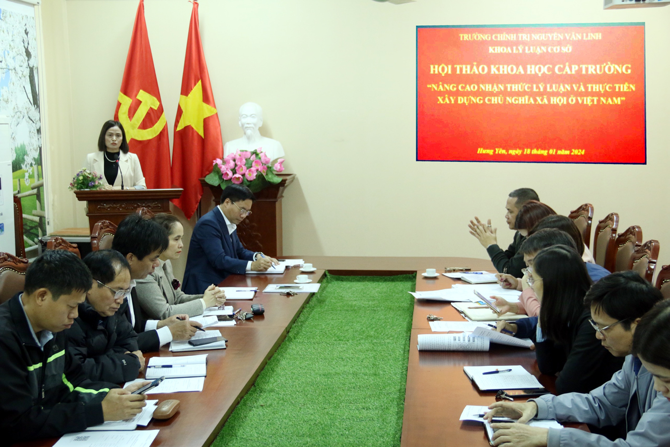 Hội thảo khoa học cấp trường cuộc 01 “Nâng cao nhận thức lý luận và thực tiễn xây dựng chủ nghĩa xã hội ở Việt Nam”