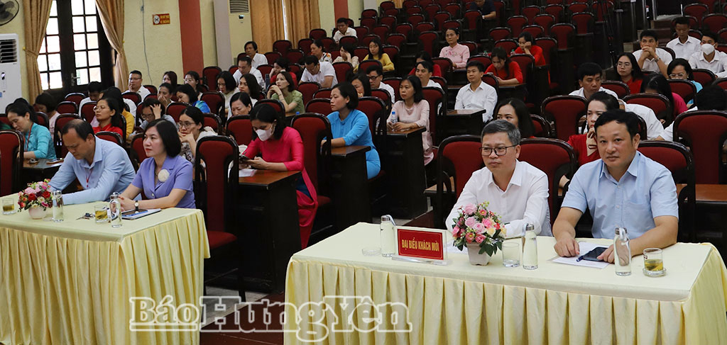 100 học viên tham gia lớp trung cấp lý luận chính trị hệ không tập trung