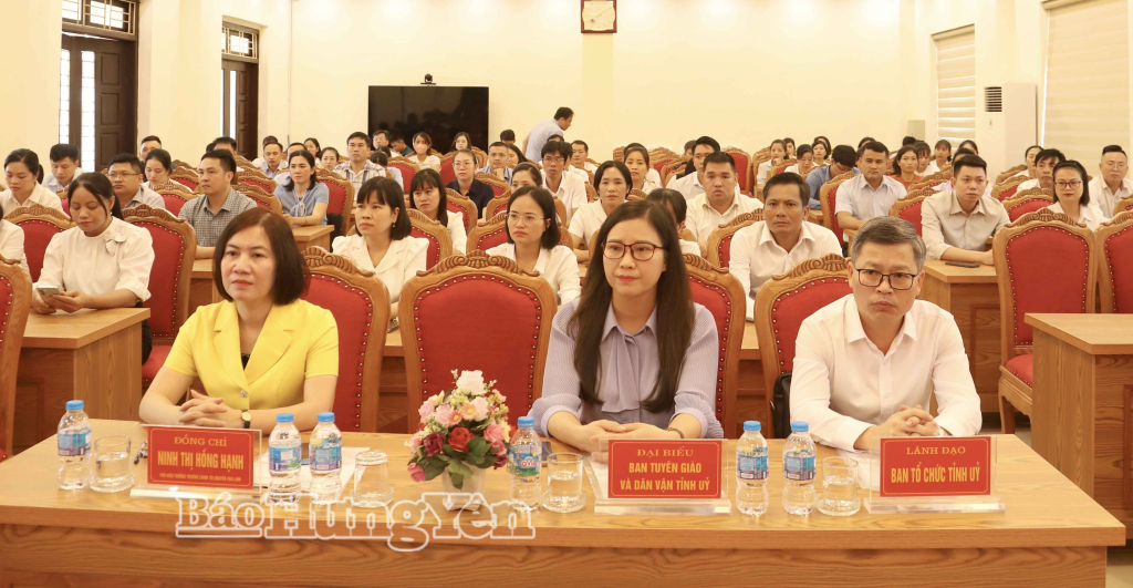 100 học viên tham gia lớp trung cấp lý luận chính trị hệ không tập trung