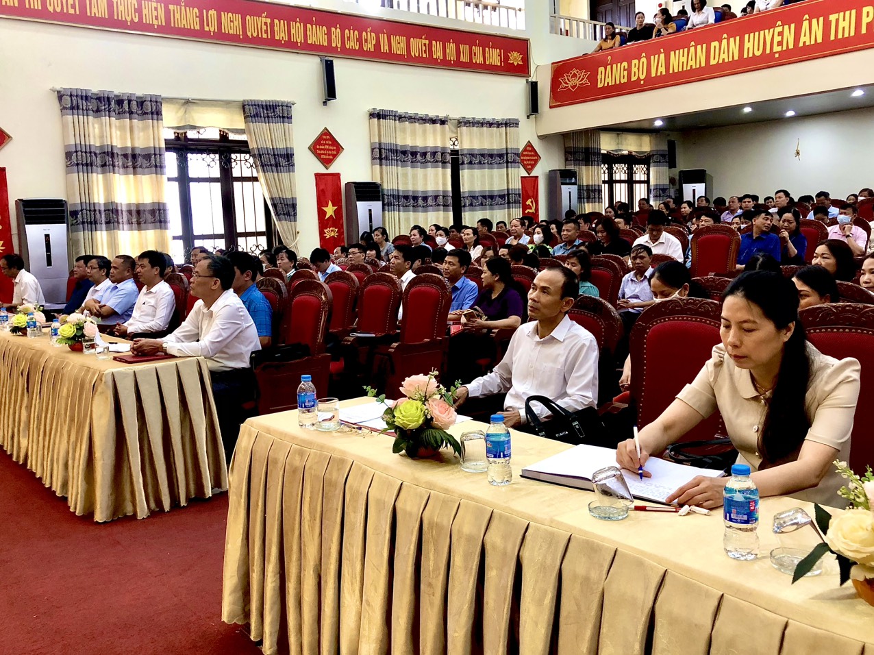 Trường chính trị Nguyễn Văn Linh - Khai giảng lớp bồi dưỡng cập nhật kiến thức cho các đồng chí cán bộ thuộc diện Ban Thường vụ Huyện ủy Ân Thi quản lý