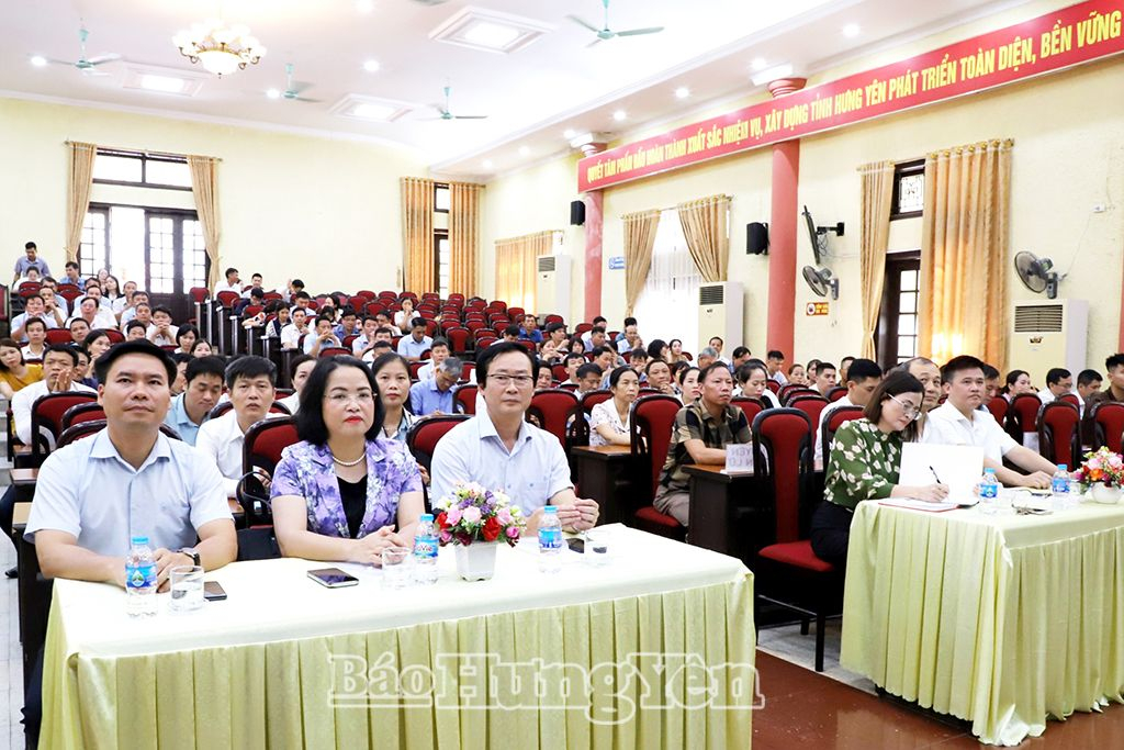 Bồi dưỡng lý luận chính trị và kỹ năng, nghiệp vụ cho cán bộ Mặt trận Tổ quốc Việt Nam cấp cơ sở 
