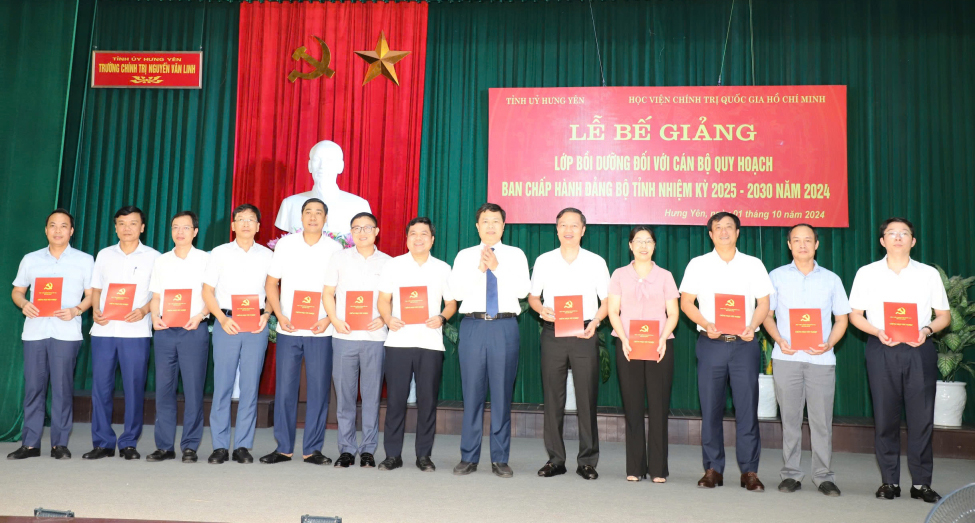 Bế giảng lớp bồi dưỡng đối với cán bộ quy hoạch Ban Chấp hành Đảng bộ tỉnh nhiệm kỳ 2025 - 2030  