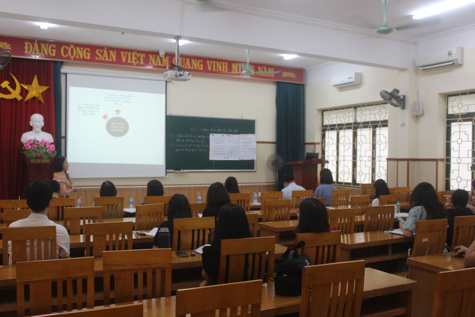 Một số giải pháp tích hợp bảo vệ nền tảng tư tưởng của Đảng trong giảng dạy triết học Mác-Lênin tại Trường Chính trị Nguyễn Văn Linh tỉnh Hưng Yên hiện nay