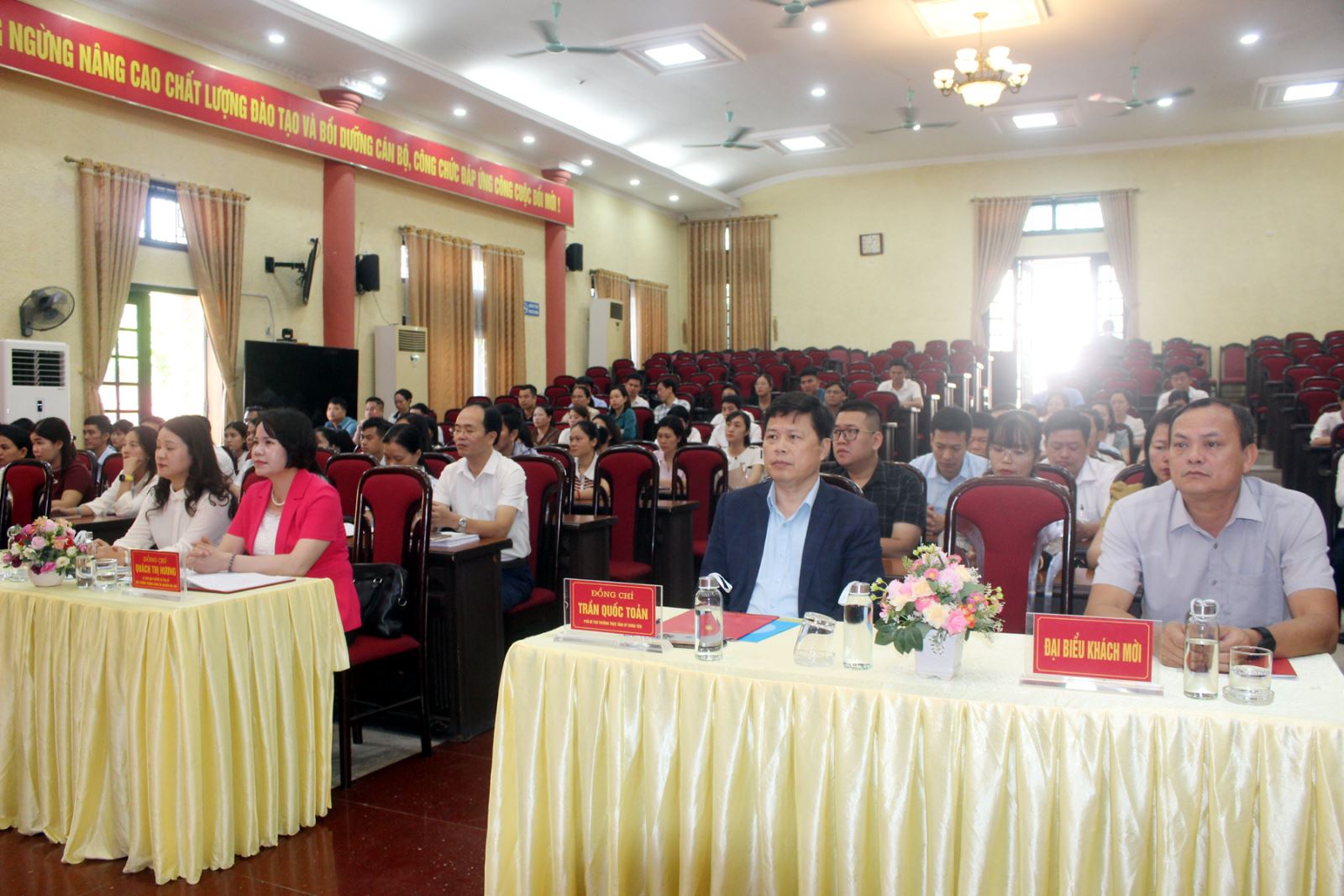 Khai giảng lớp trung cấp lý luận chính trị hệ không tập trung 