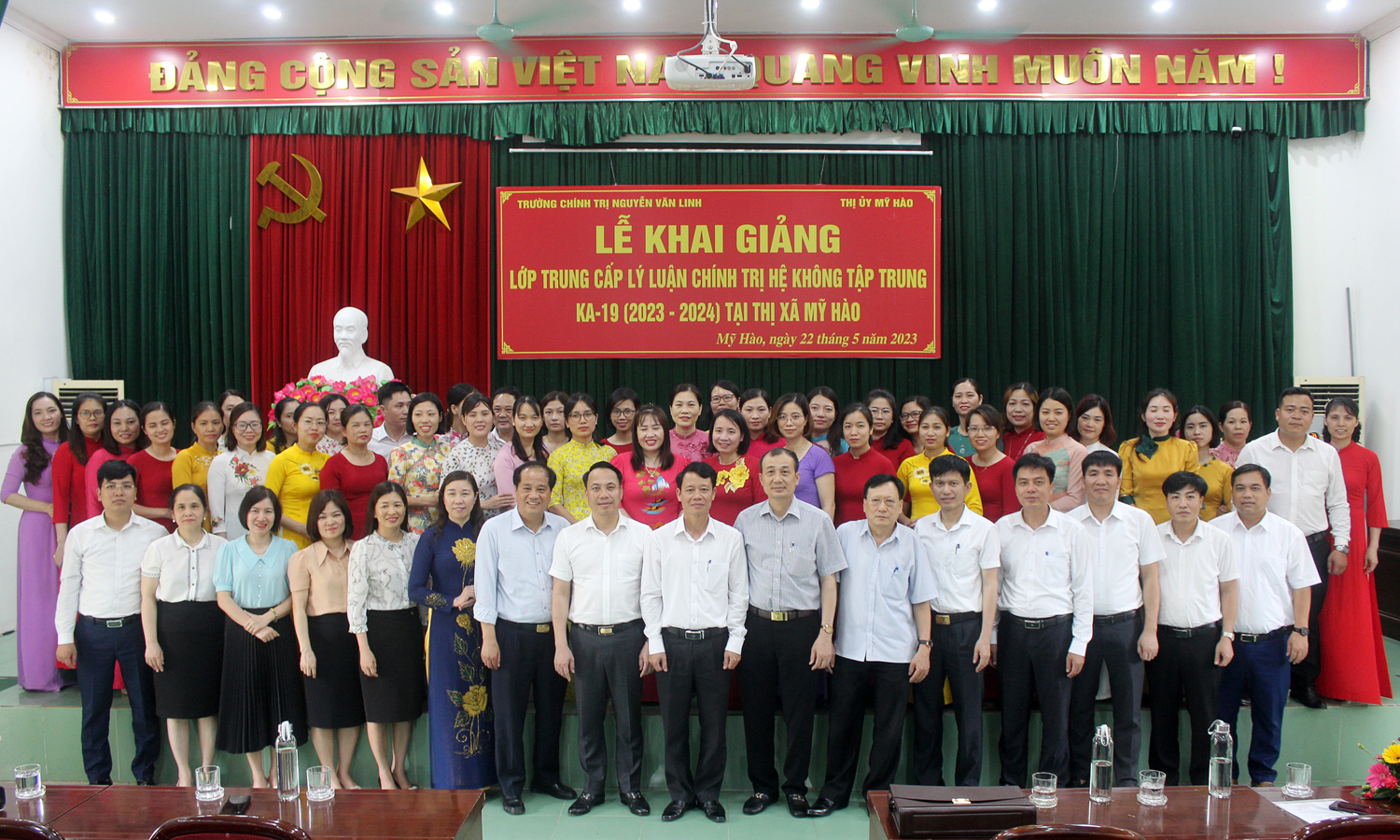 Khai giảng lớp Trung cấp lý luận Chính trị hệ không tập trung KA-19 (2023-2024) tại thị xã Mỹ Hào