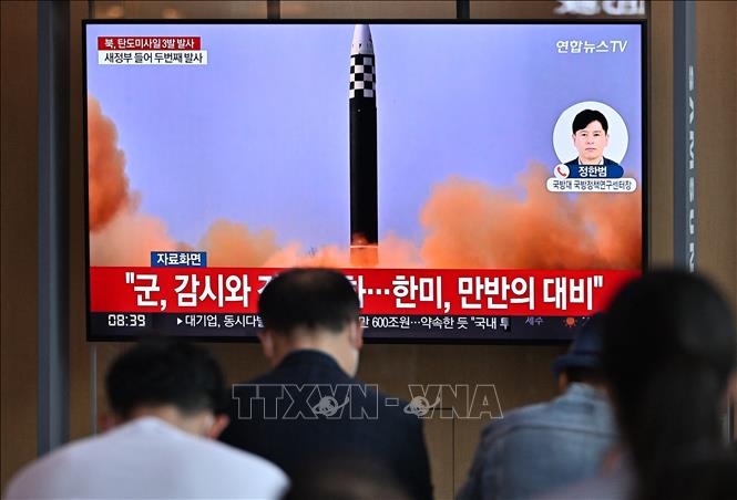 Triều Tiên phóng 8 tên lửa đạn đạo tầm ngắn vào vùng biển phía Đông 