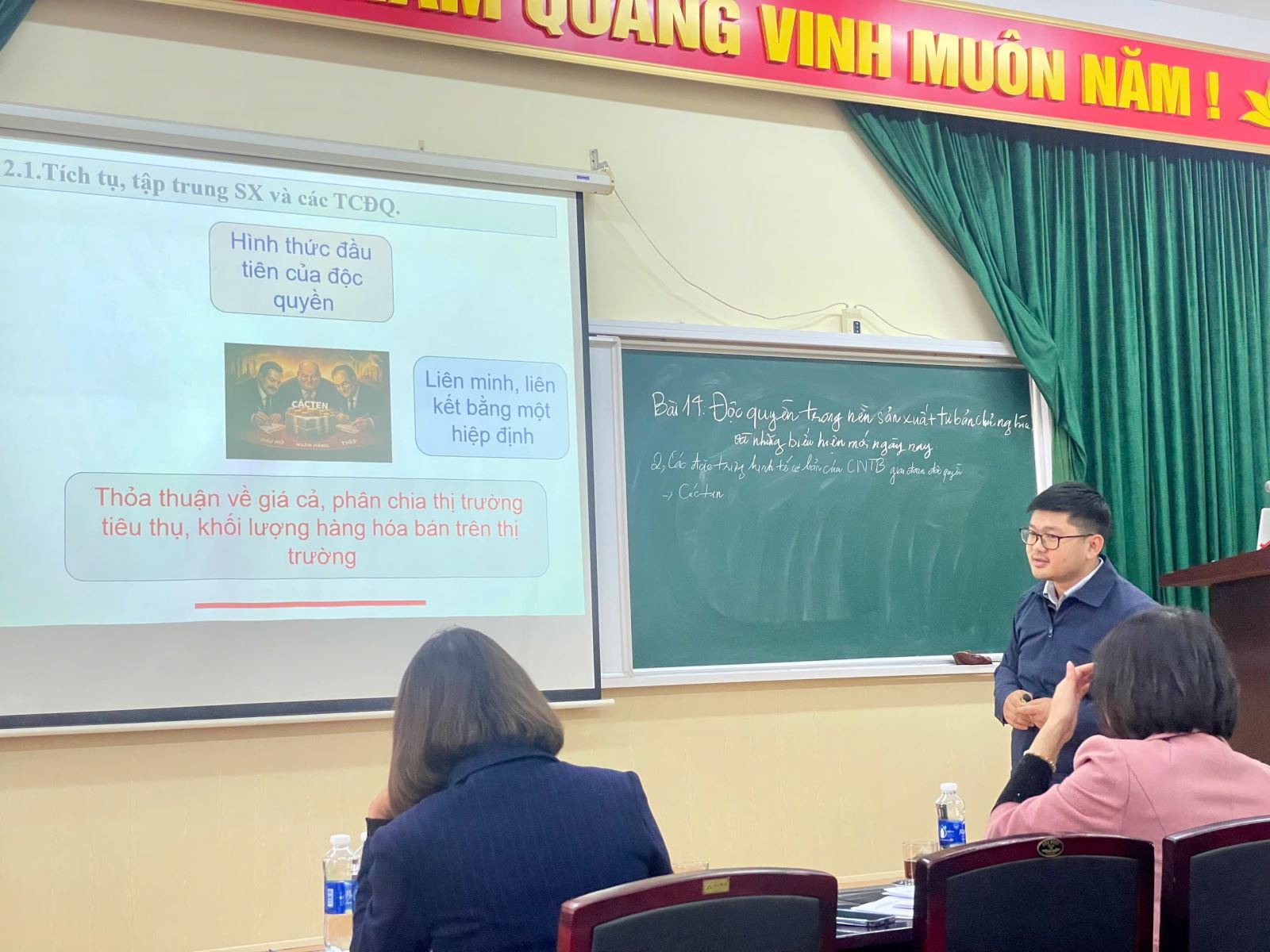 Tổ chức thông qua  bài giảng của giảng viên 