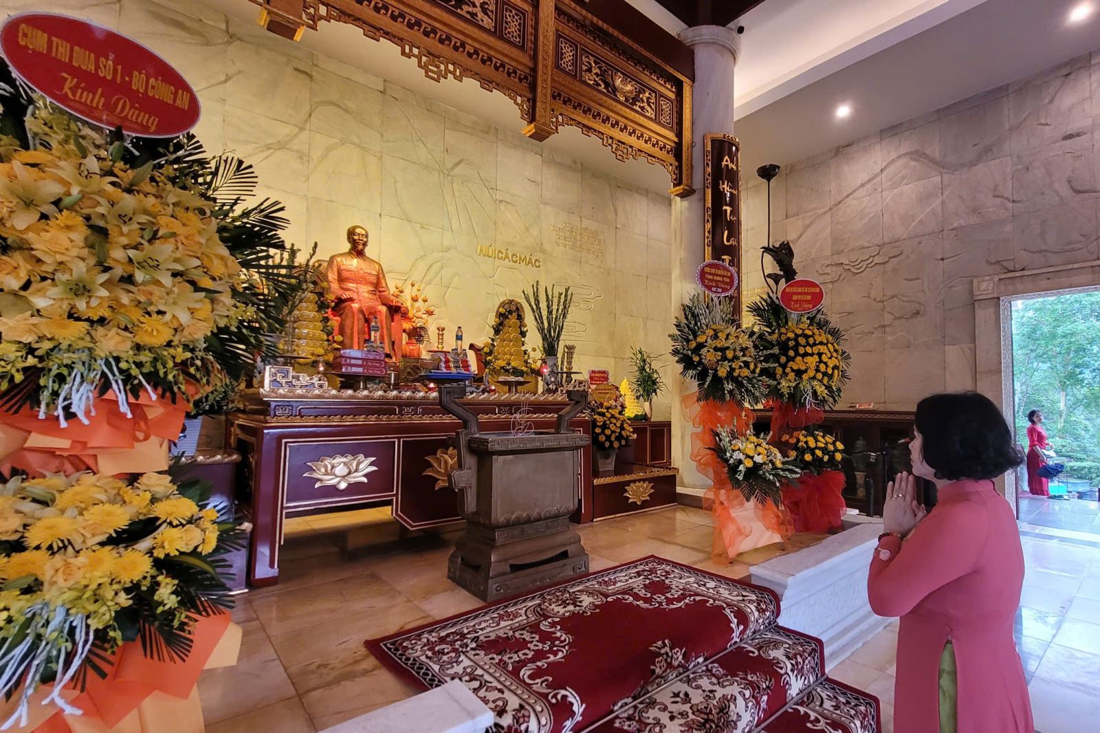 Trường Chính trị Nguyễn Văn Linh, tỉnh Hưng Yên dâng hương tưởng niệm Chủ tịch Hồ Chí Minh tại Khu di tích Quốc gia đặc biệt Pác Bó