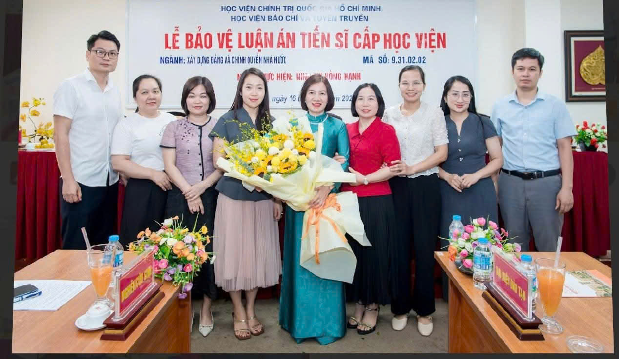 Đồng chí Ninh Thị Hồng Hạnh – Phó Hiệu trưởng Trường Chính trị  Nguyễn Văn Linh bảo vệ thành công luận án tiến sĩ cấp Học viện