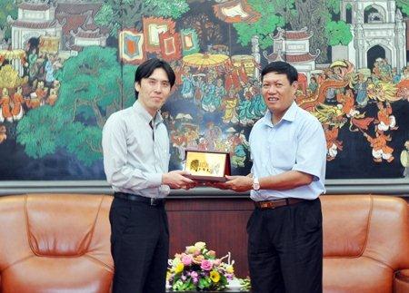 Phó Bí thư Thường trực Tỉnh ủy Đỗ Xuân Tuyên tiếp và làm việc với đại diện Công ty TNHH Takagi Việt Nam