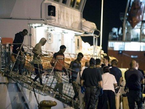 Italy kiên quyết từ chối tiếp nhận người di cư giải cứu trên biển