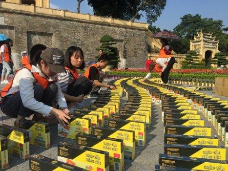 3.000 cuốn sách xếp domino tại Hoàng thành Thăng Long