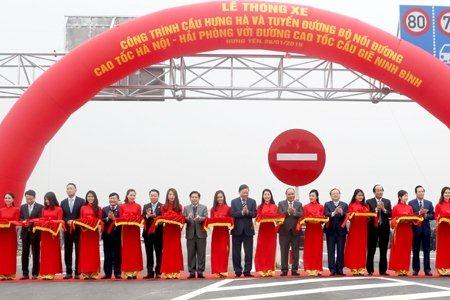 Thủ tướng Nguyễn Xuân Phúc dự Lễ thông xe cầu Hưng Hà và đường nối với 2 cao tốc