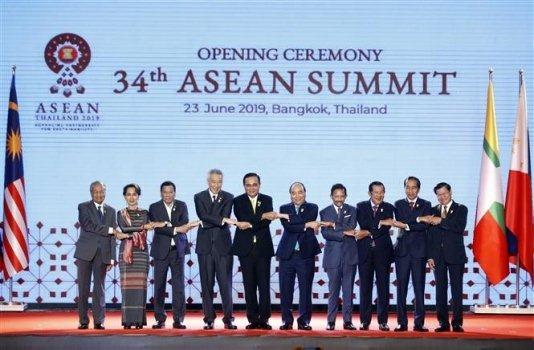 Thủ tướng Chính phủ Nguyễn Xuân Phúc dự lễKhai mạc Hội nghị Cấp cao ASEAN lần thứ 34