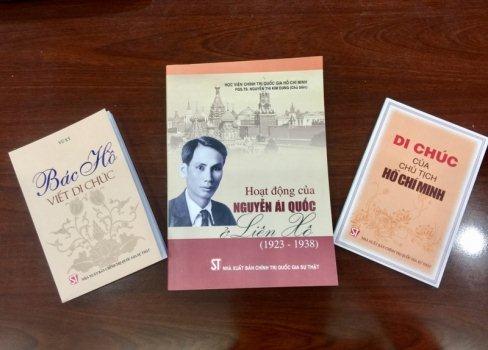 Dịch và xuất bản nhiều sách viết về Bác Hồ sang tiếng Nga